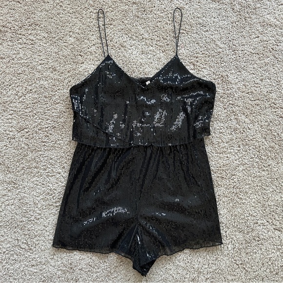 RAGA Urban Outfitters All Over Black Lined Sequin Sleeveless Romper Size Medium - Picture 4 of 15